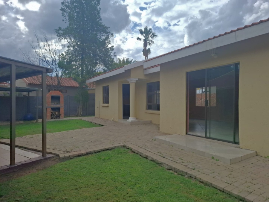 5 Bedroom Property for Sale in Fichardt Park Free State